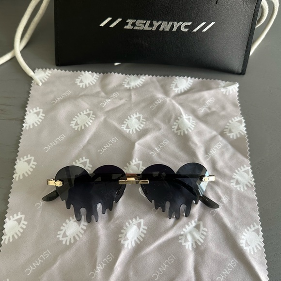 ISLYNYC glasses dripping hearts black - Picture 3 of 4